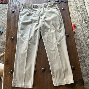 Haggar Men's Light Khaki Chinos